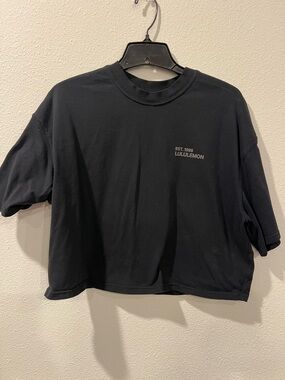lululemon athletica Black Cropped Tee